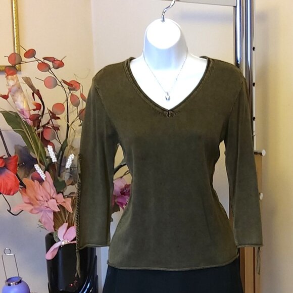 NWT Women’s Olive Green Lightweight 3/4 Sleeve Cardigan Pullover Sweater - Picture 1 of 5
